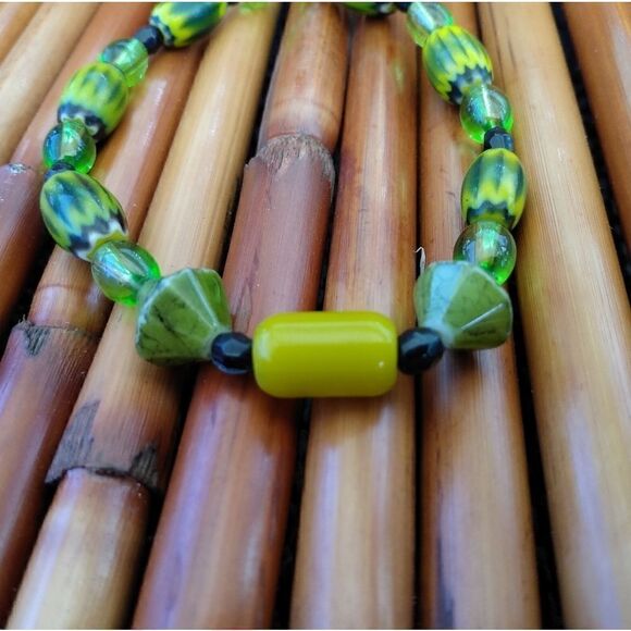 HANDMADE Vibrant Green/Black/Yellow Glass Beaded Bracelet Stretchable - Picture 7 of 12
